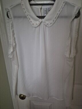 Elle Pearl-Trim White Sleeveless Blouse